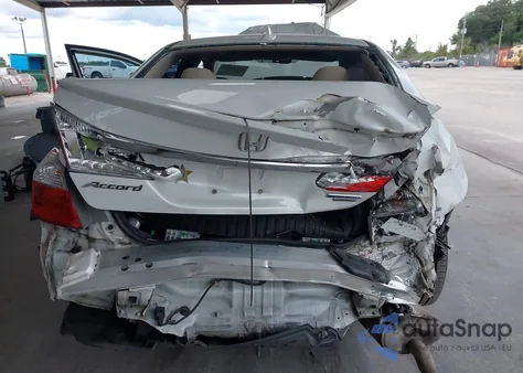 2015 Honda Accord Hybrid Touring z USA, uszkodzony, nr VIN 1HGCR6F78FA000598